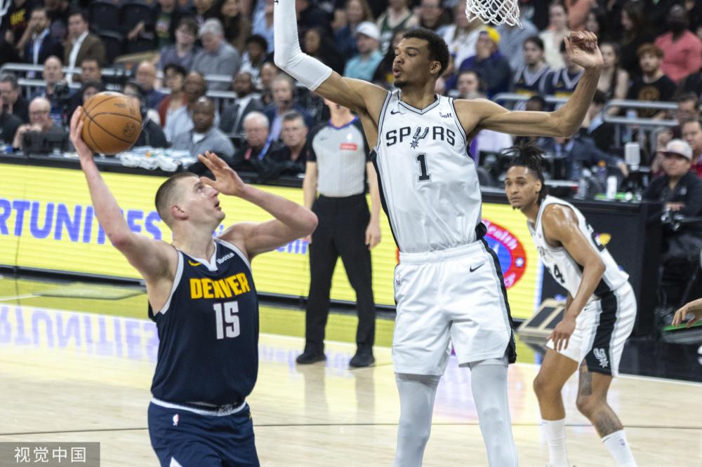 賽場上不斷 賽場上不斷