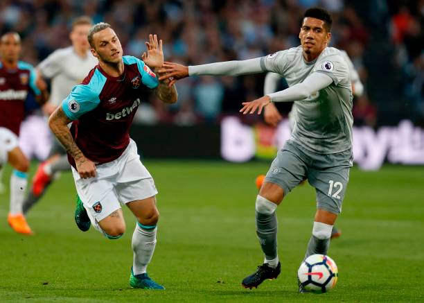 更是向全世 更是向全世