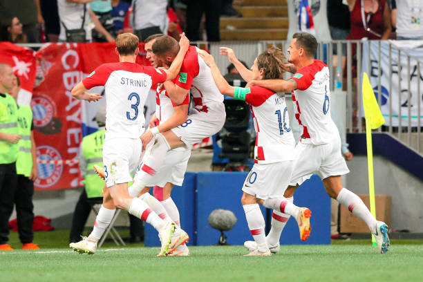 目的直塞球 目的直塞球